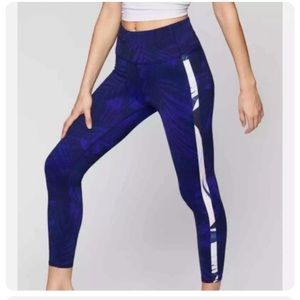 Athleta Reef Salutation Blue Stripe 7/8 Tight in Size XS